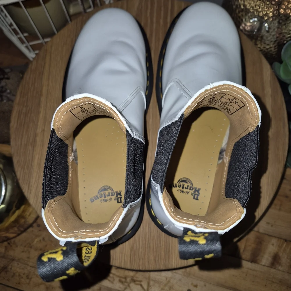 Dr. Martens Size 7 2976 White Black Leather Platform Chelsea Boot